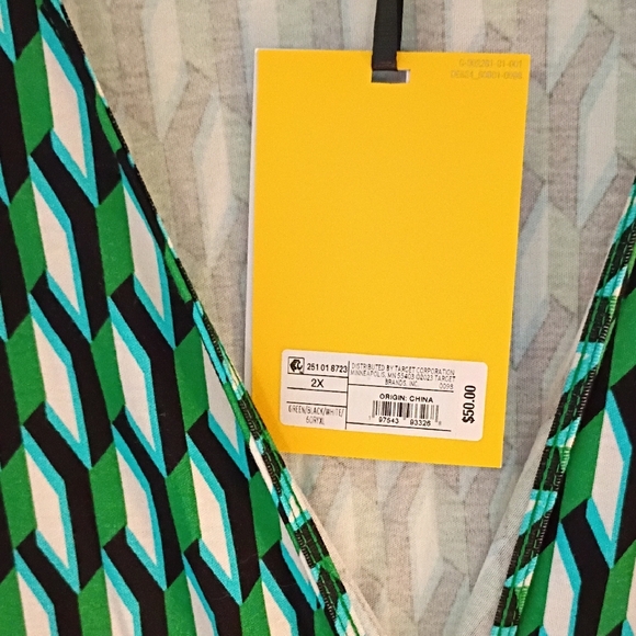 Diane Von Furstenberg Green and Black Patterned Wrap Dress - Picture 2 of 5
